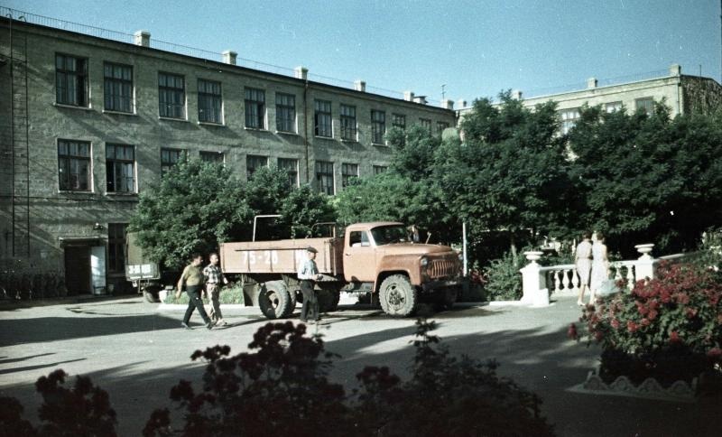  На территории фабрики 40 лет ВЛКСМ